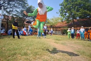 Semakin Seru! MPLS SMP Negeri 3 Brebes Adakan Permainan Tradisional